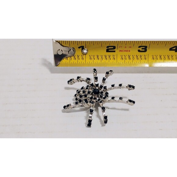 VINTAGE BLACK ONYX RHINESTONE COSTUME JEWELRY GOTHIC JUMPING SPIDER BROOCH - Picture 2 of 4